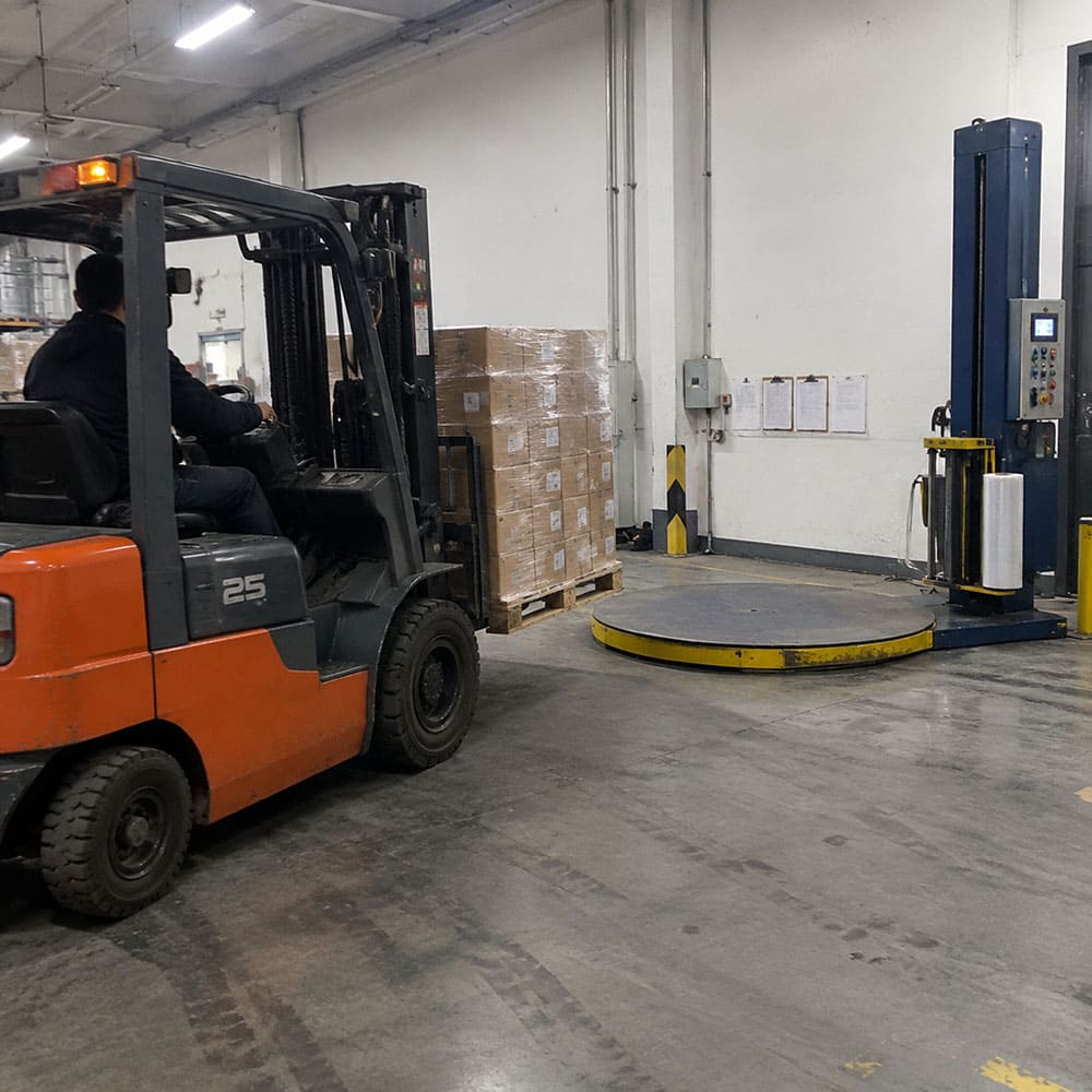 Pallet wrapping machine loading methods and site access pallet wrapping machine loading method for forklifts and conveyors